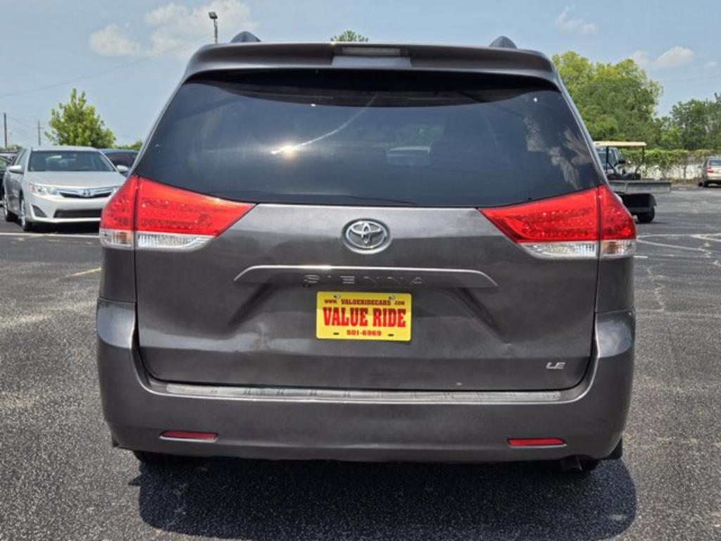 2014 Toyota Sienna - $11,995