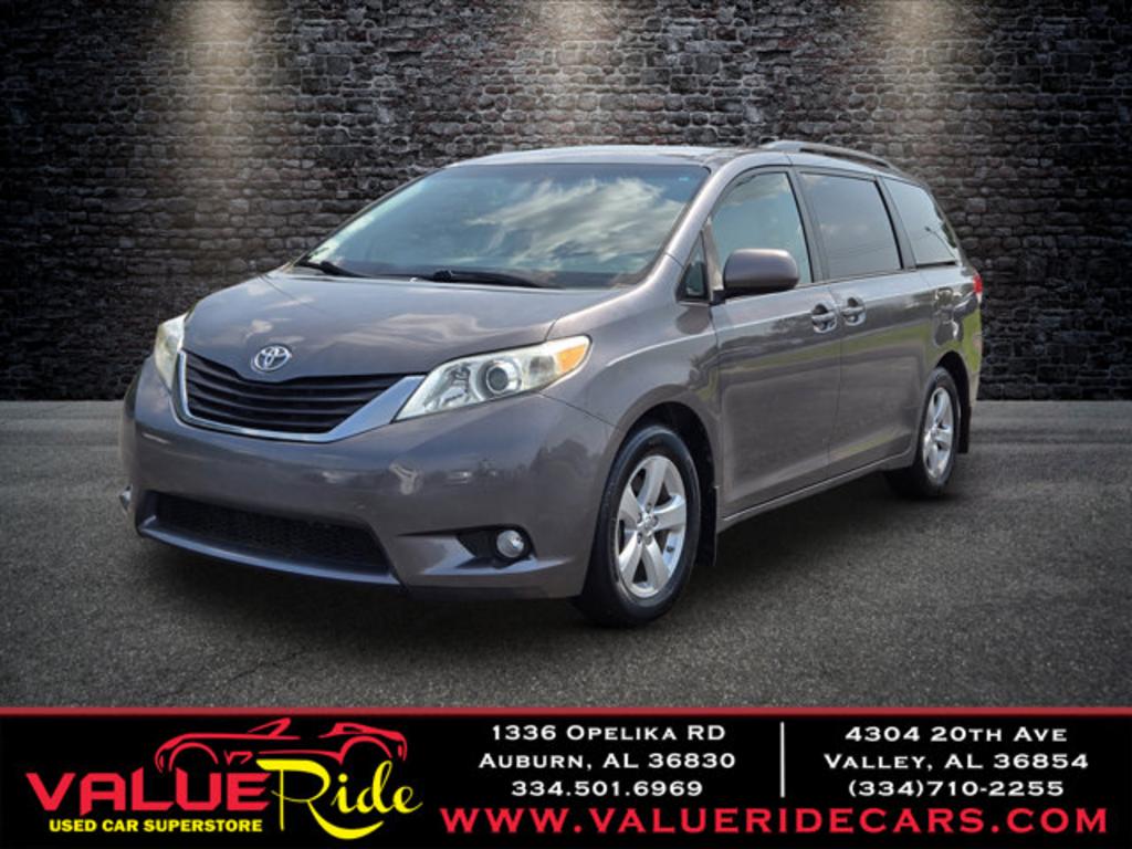 2014 Toyota Sienna - $11,995