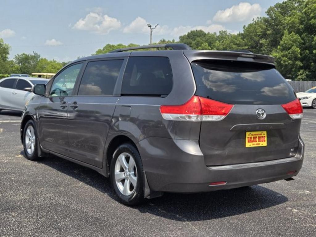2014 Toyota Sienna - $11,995