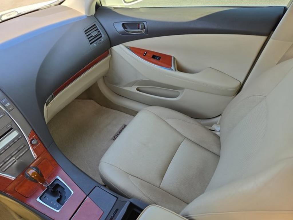 2011 Lexus ES 350 photo