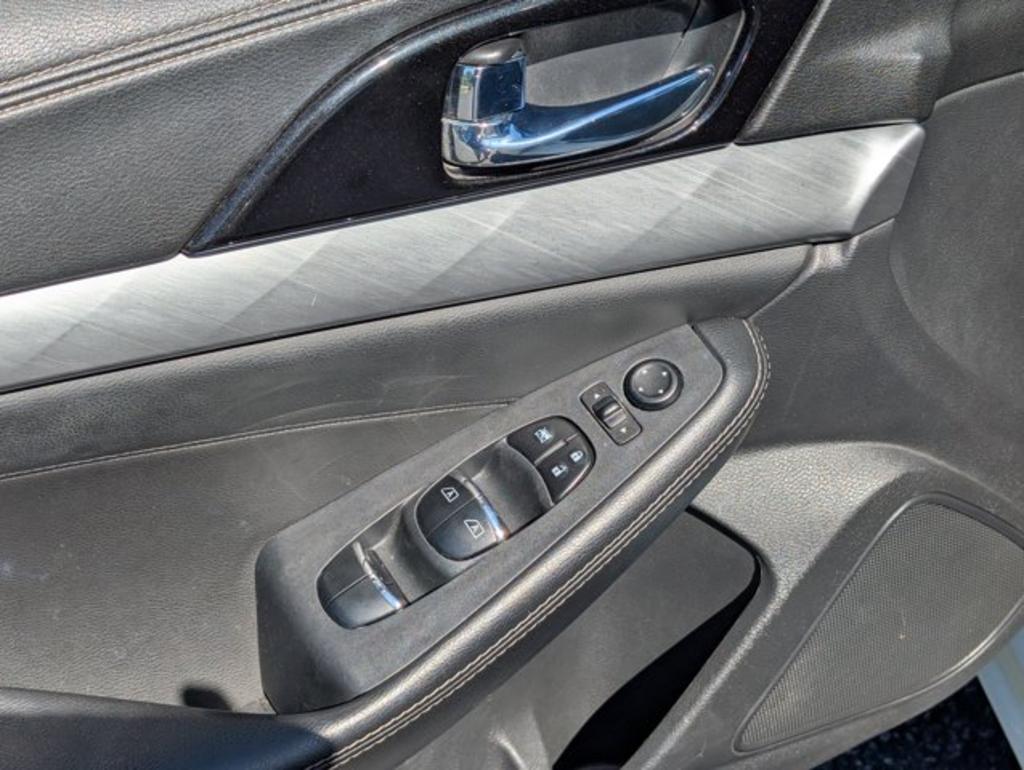 2017 Nissan Maxima  photo