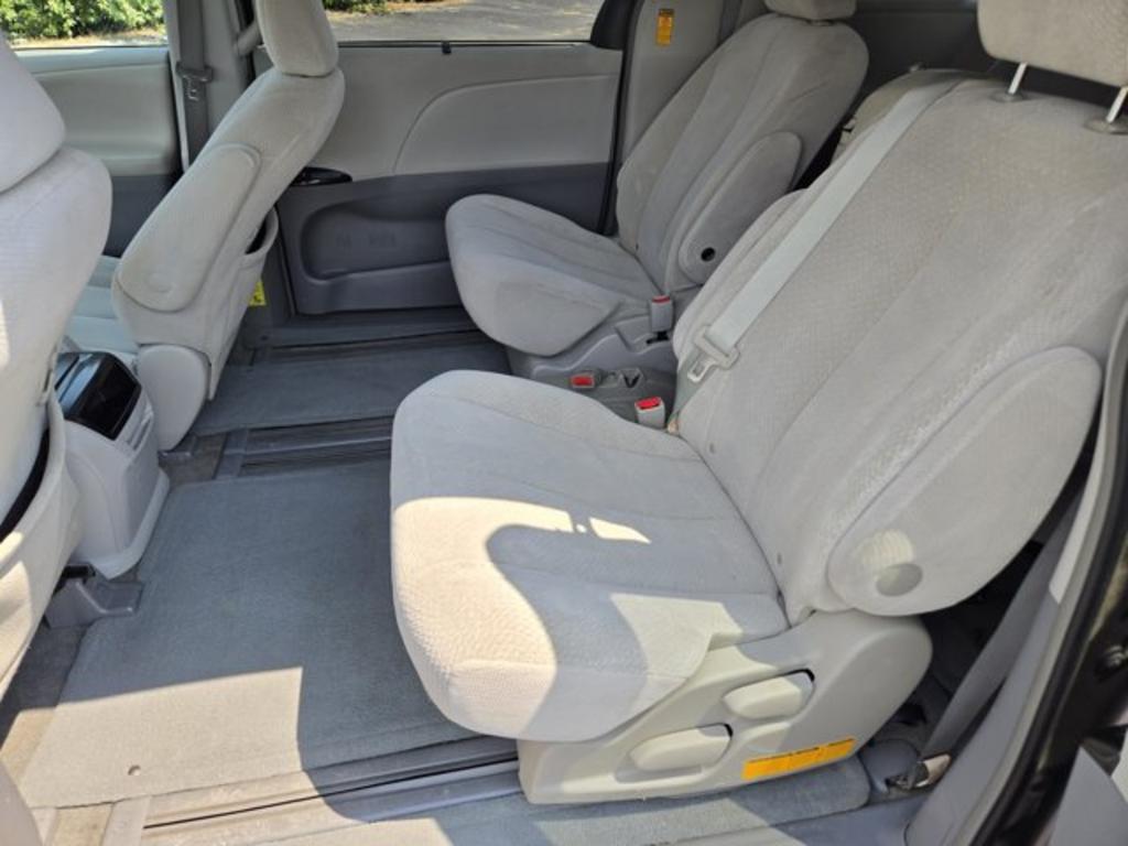 2014 Toyota Sienna - $11,995