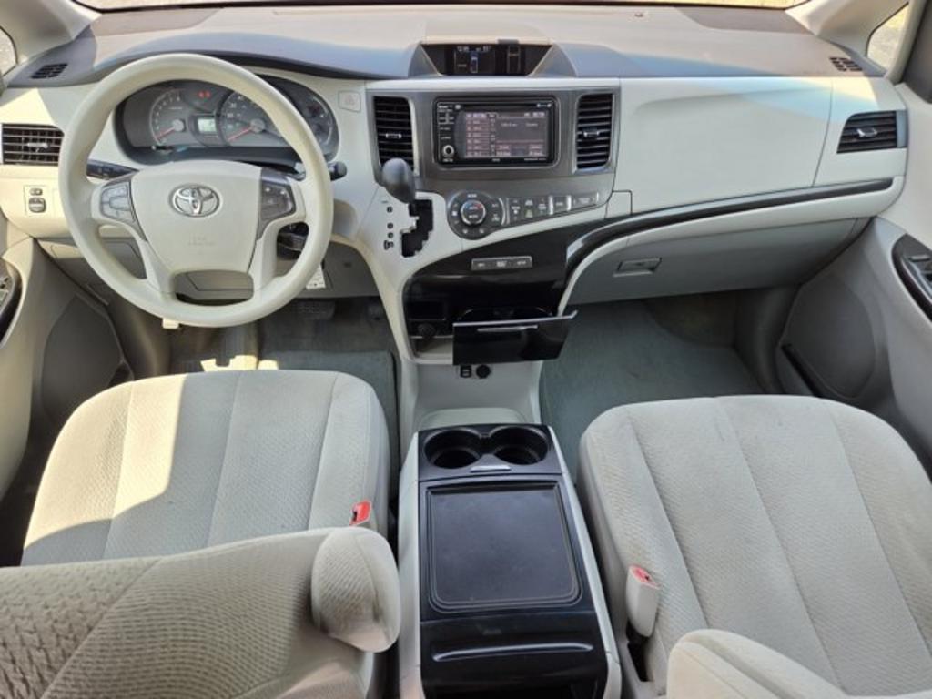 2014 Toyota Sienna - $11,995