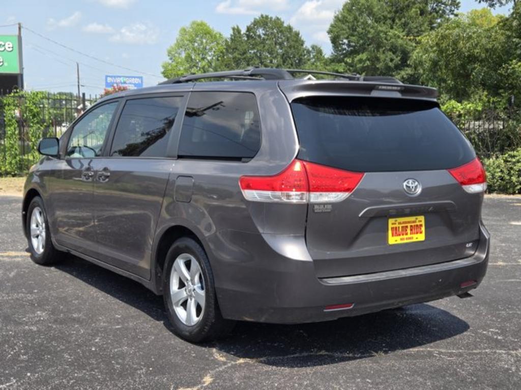 2014 Toyota Sienna - $11,995