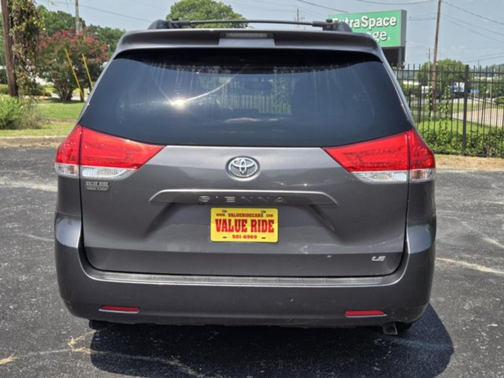 2014 Toyota Sienna - $11,995