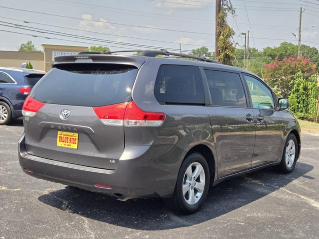 2014 Toyota Sienna - $11,995