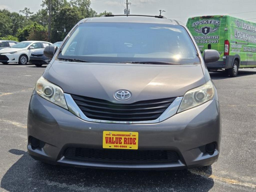2014 Toyota Sienna - $11,995