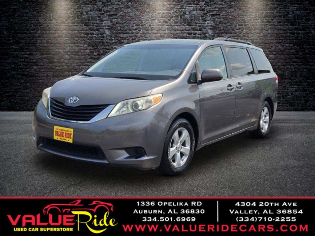 2014 Toyota Sienna - $11,995