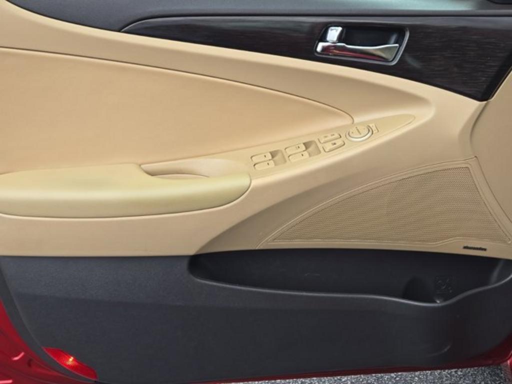 2013 Hyundai Sonata SE photo