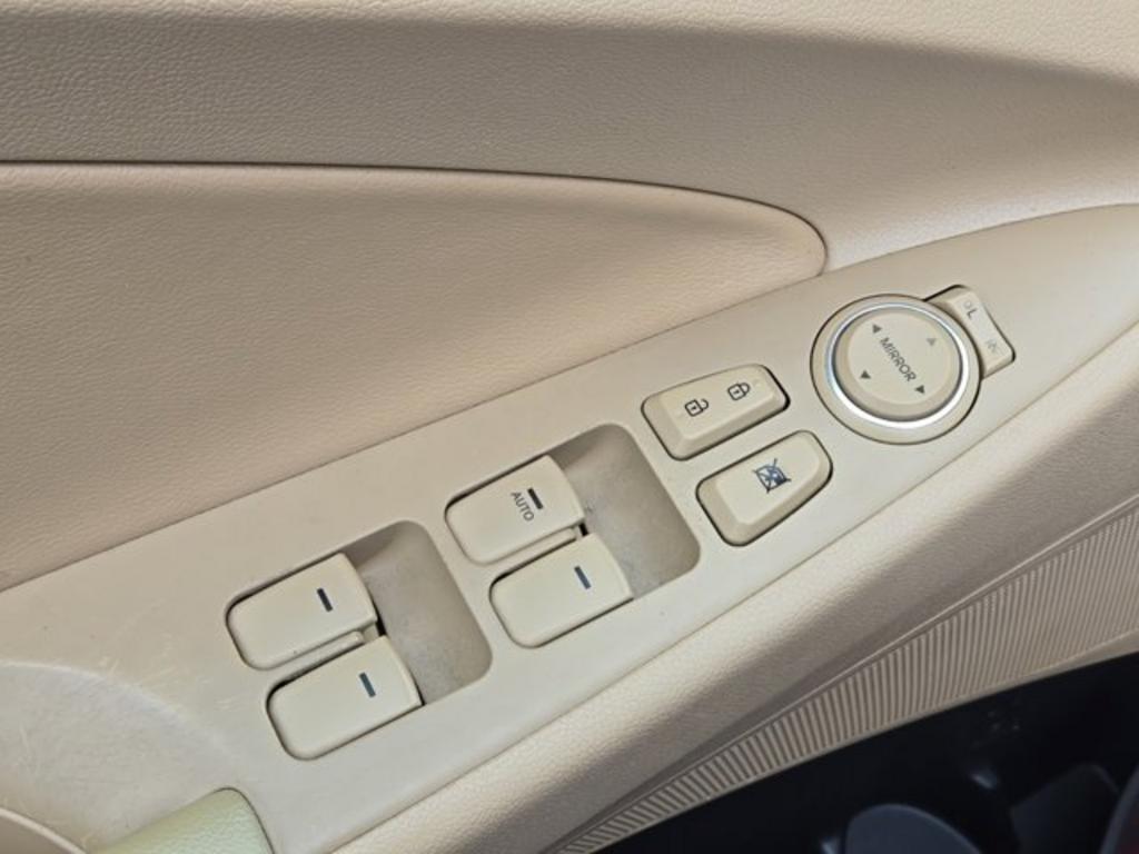 2013 Hyundai Sonata SE photo