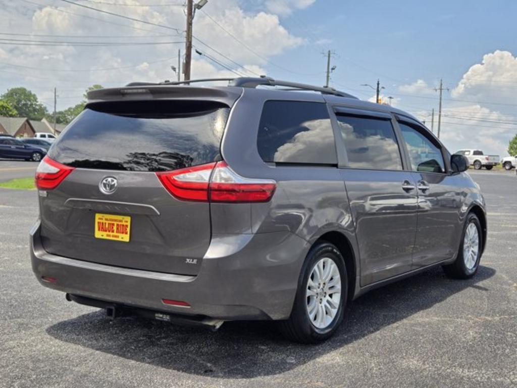 2015 Toyota Sienna - $13,995