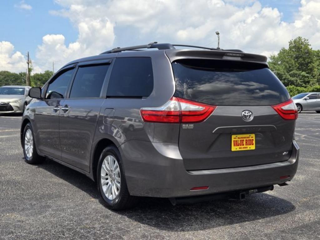 2015 Toyota Sienna - $13,995