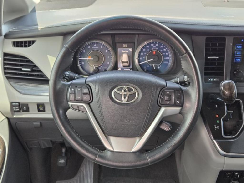 2015 Toyota Sienna - $13,995