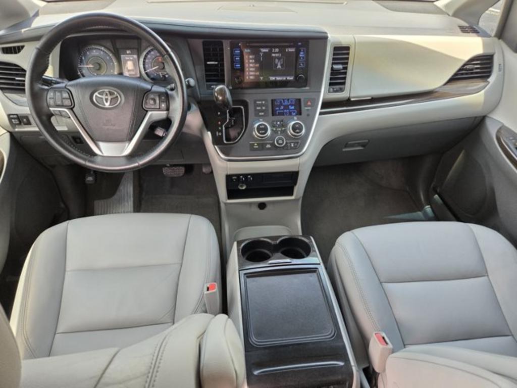 2015 Toyota Sienna - $13,995