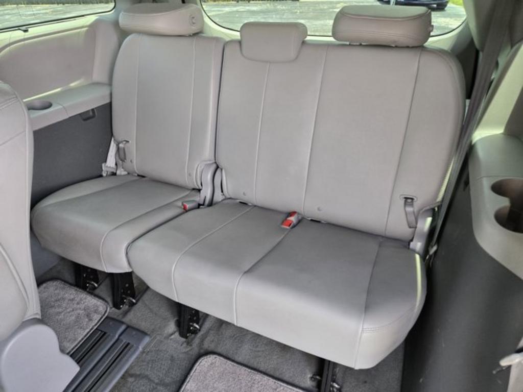 2015 Toyota Sienna - $13,995