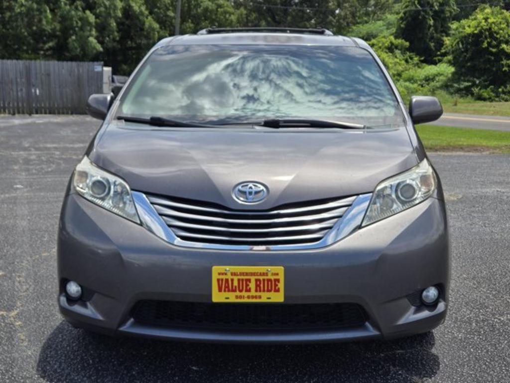 2015 Toyota Sienna - $13,995