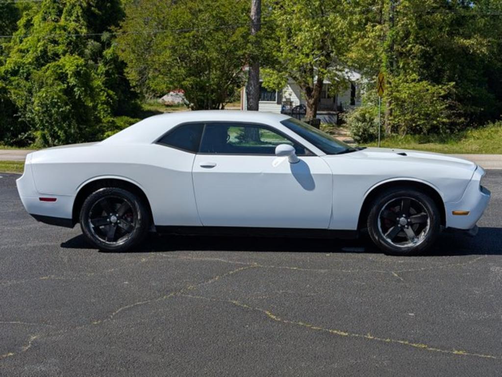 2013 Dodge Challenger SXT photo