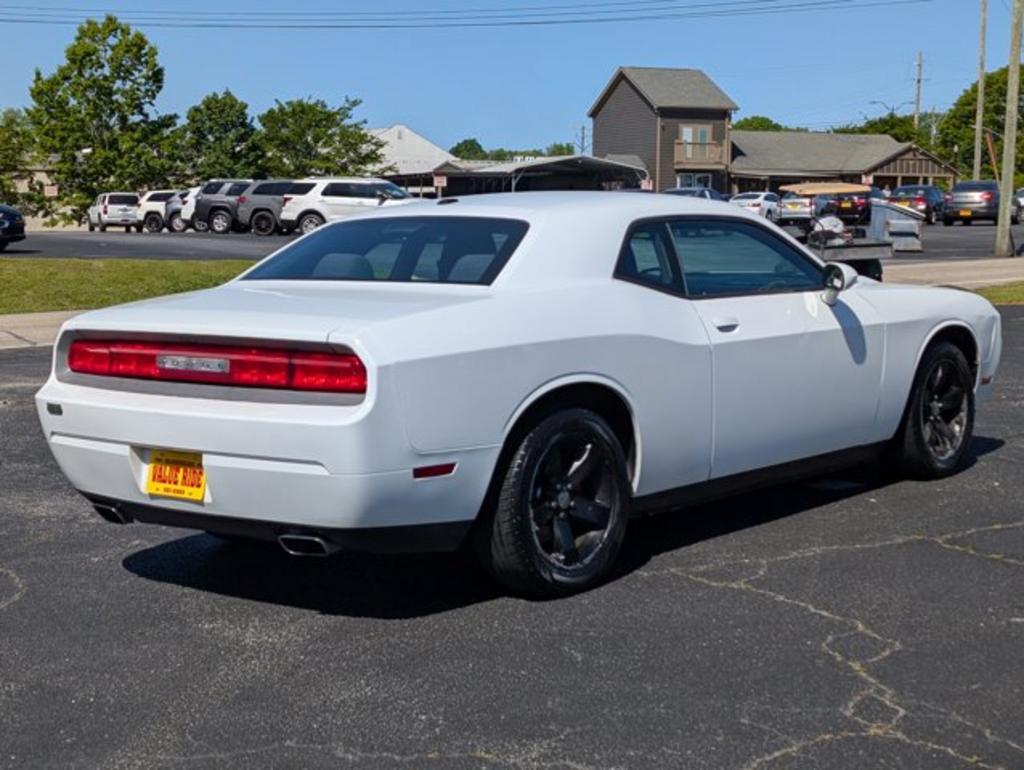 2013 Dodge Challenger SXT photo