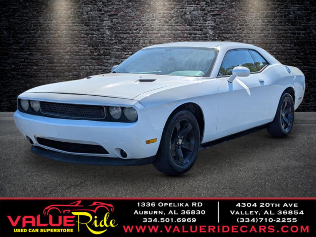 2013 Dodge Challenger SXT photo
