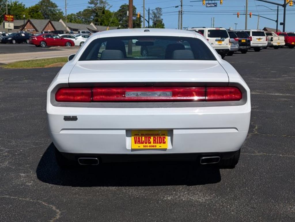 2013 Dodge Challenger SXT photo