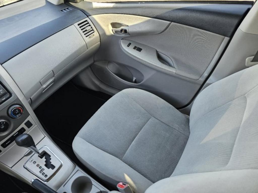 2012 Toyota Corolla L photo