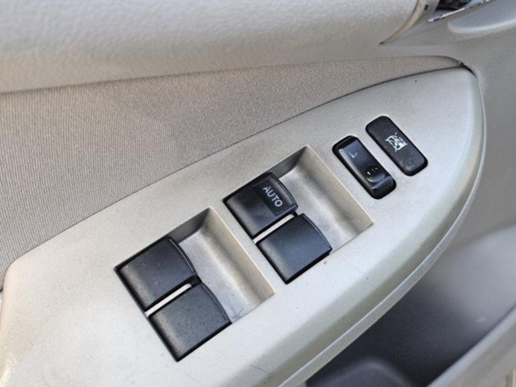 2012 Toyota Corolla L photo