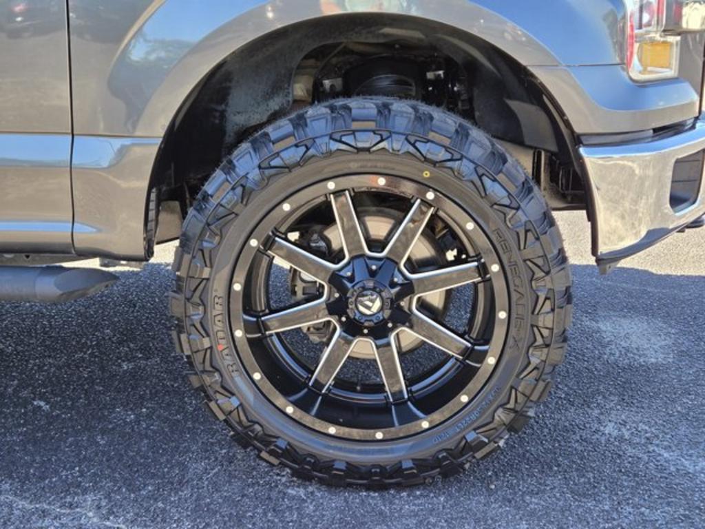 2017 Ford F-150 - $19,995