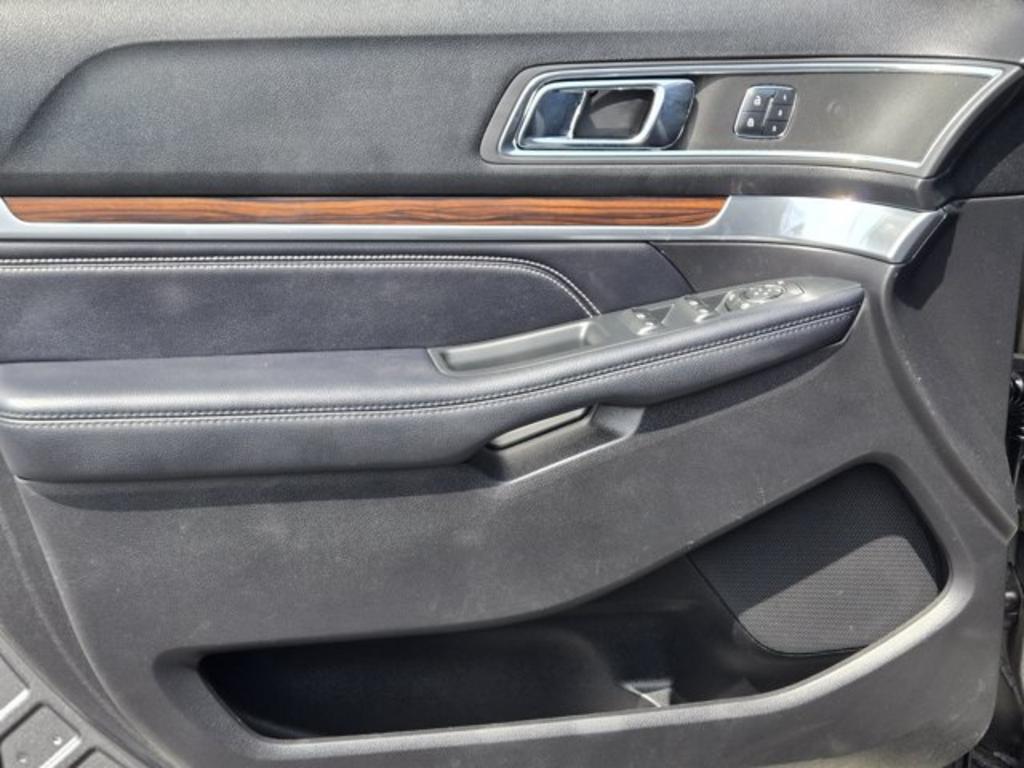 2018 Ford Explorer - $13,995
