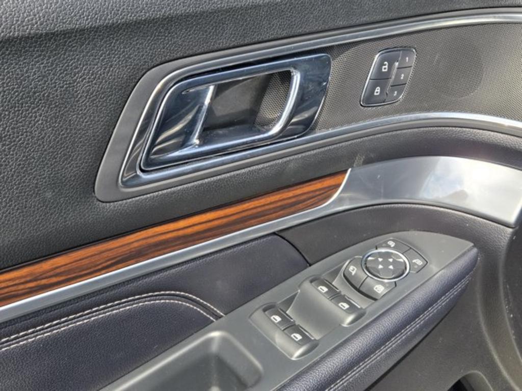 2018 Ford Explorer - $13,995