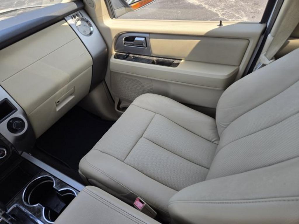 2017 Ford Expedition - $10,995