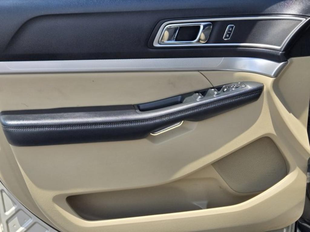 2017 Ford Explorer - $11,995