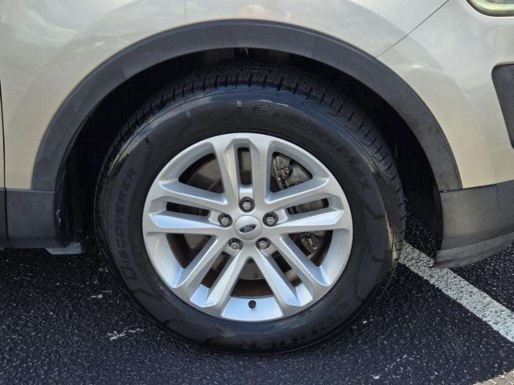 2017 Ford Explorer - $11,995