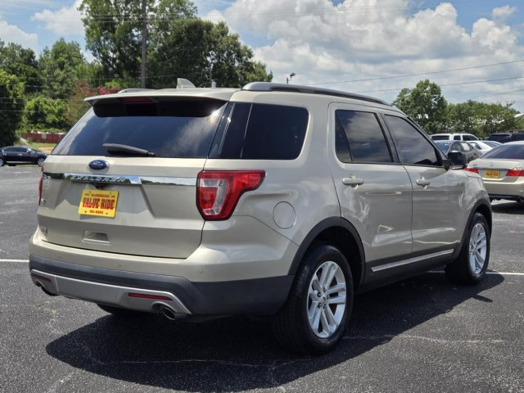 2017 Ford Explorer - $11,995