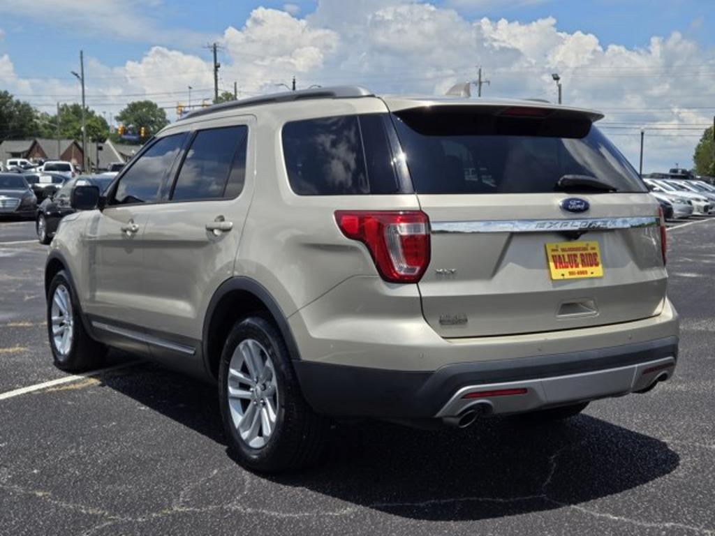 2017 Ford Explorer - $11,995