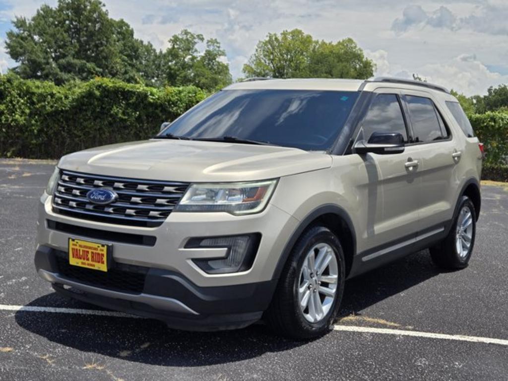 2017 Ford Explorer - $11,995