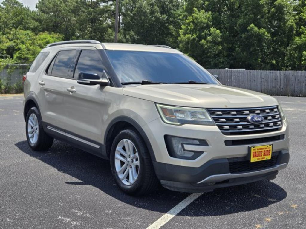2017 Ford Explorer - $11,995