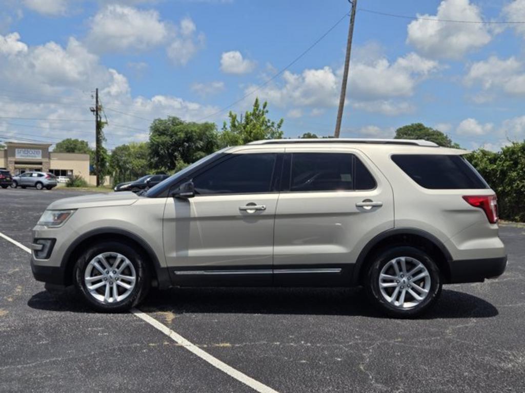 2017 Ford Explorer - $11,995