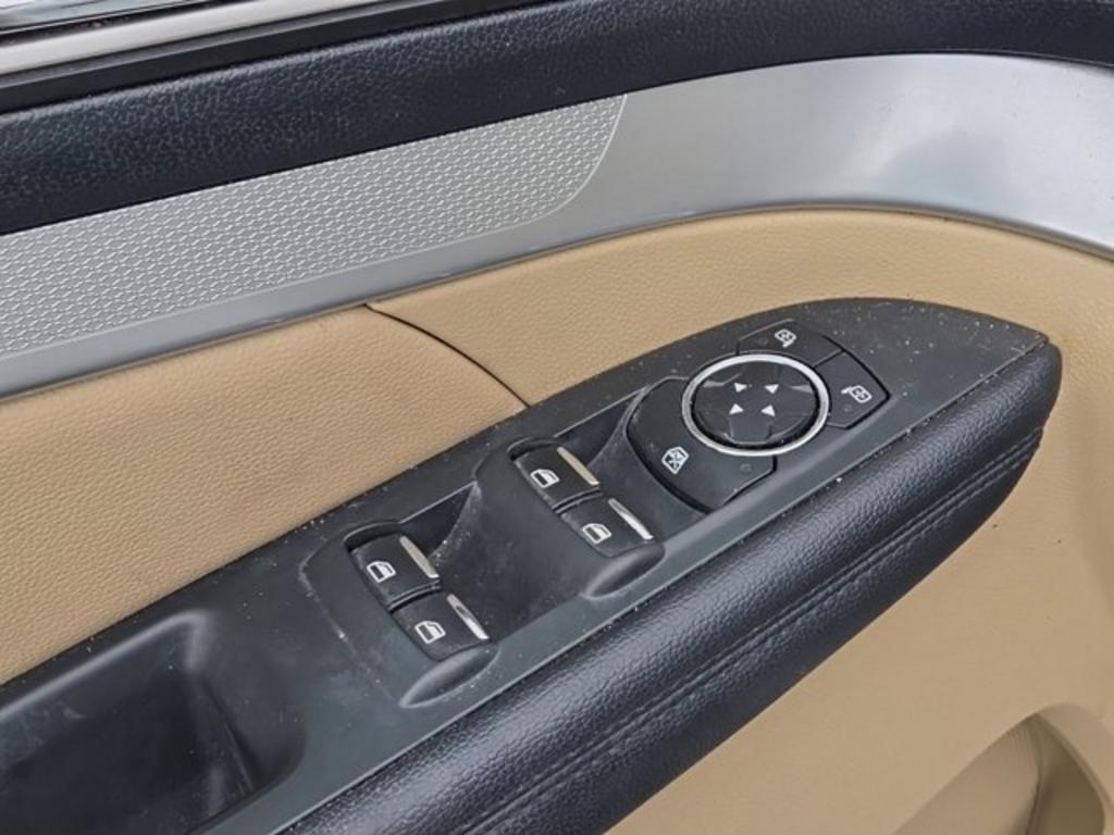 2016 Ford Explorer  photo