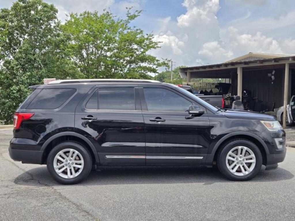 2017 Ford Explorer - $11,995