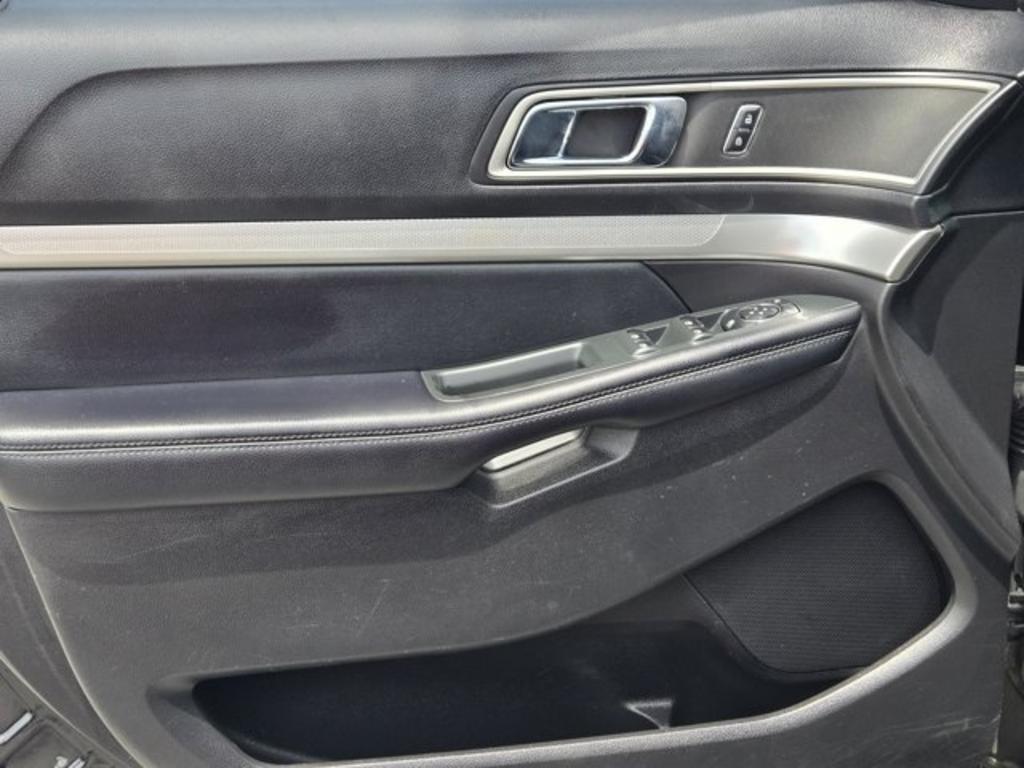 2017 Ford Explorer - $11,995