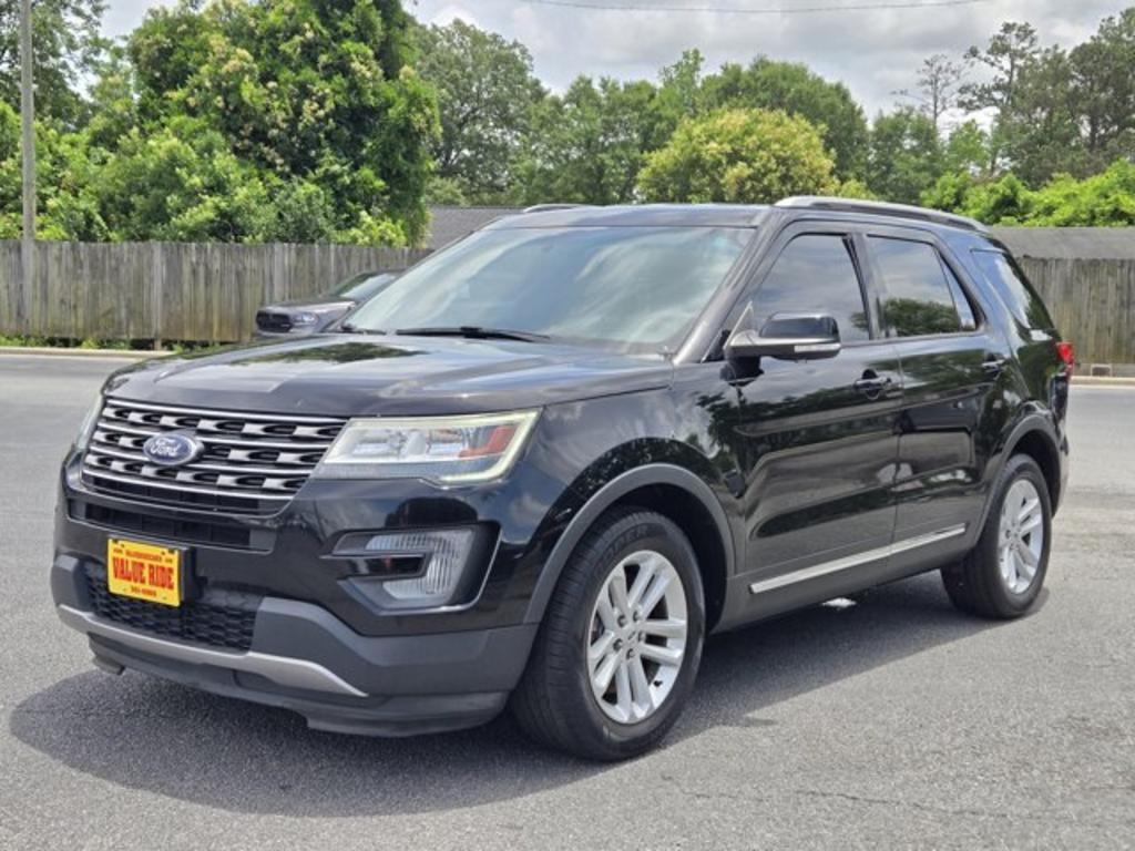 2017 Ford Explorer - $11,995