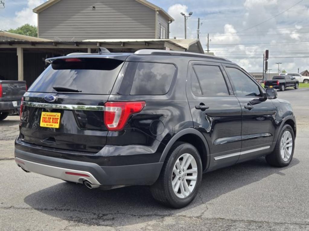 2017 Ford Explorer - $11,995