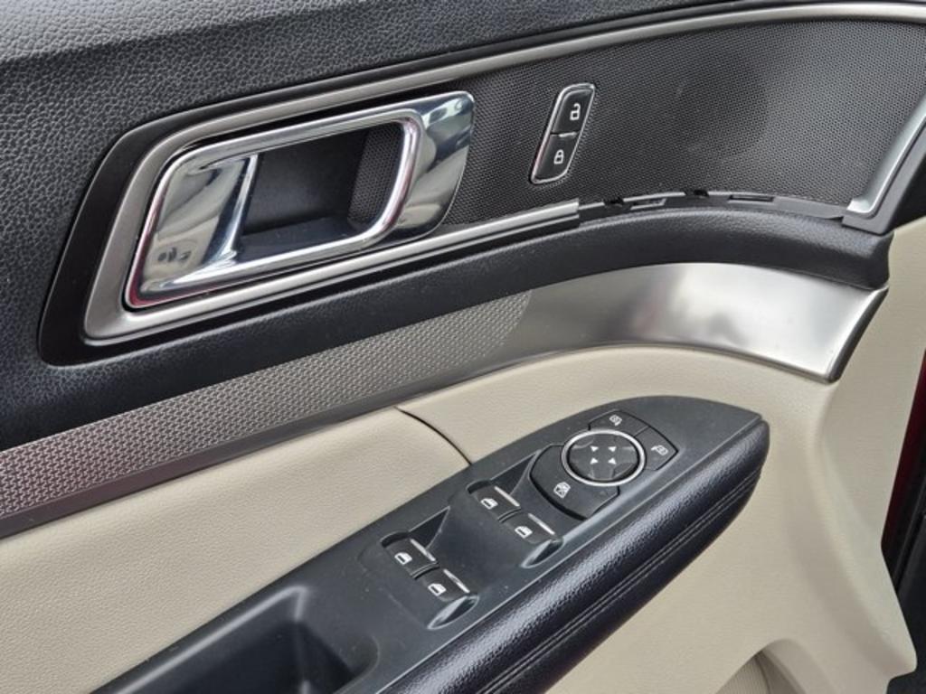 2018 Ford Explorer - $16,995