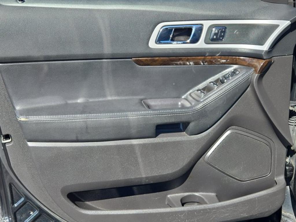2015 Ford Explorer - $11,995