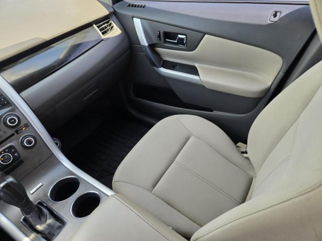 2013 Ford Edge - $10,995