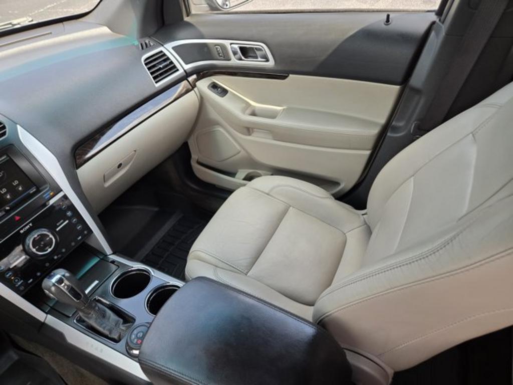2013 Ford Explorer - $12,995