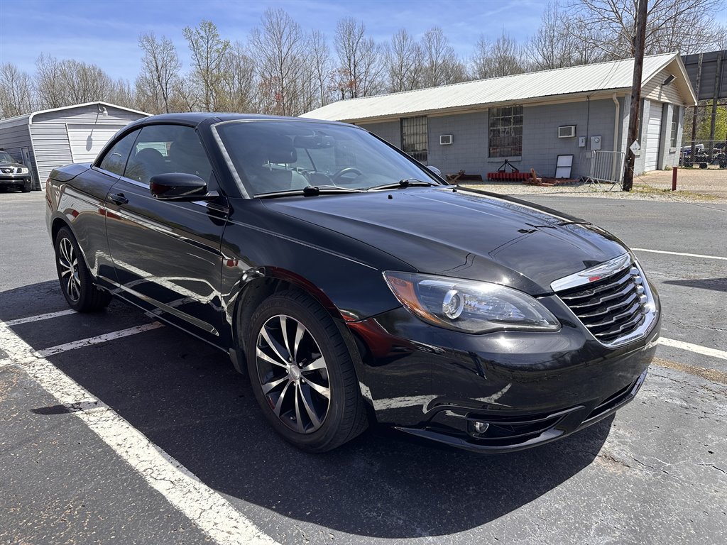 2012 Chrysler Legend S photo