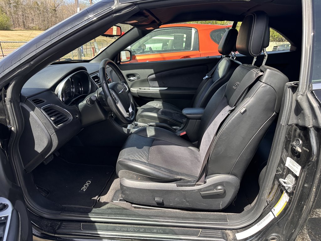 2012 Chrysler Legend S photo