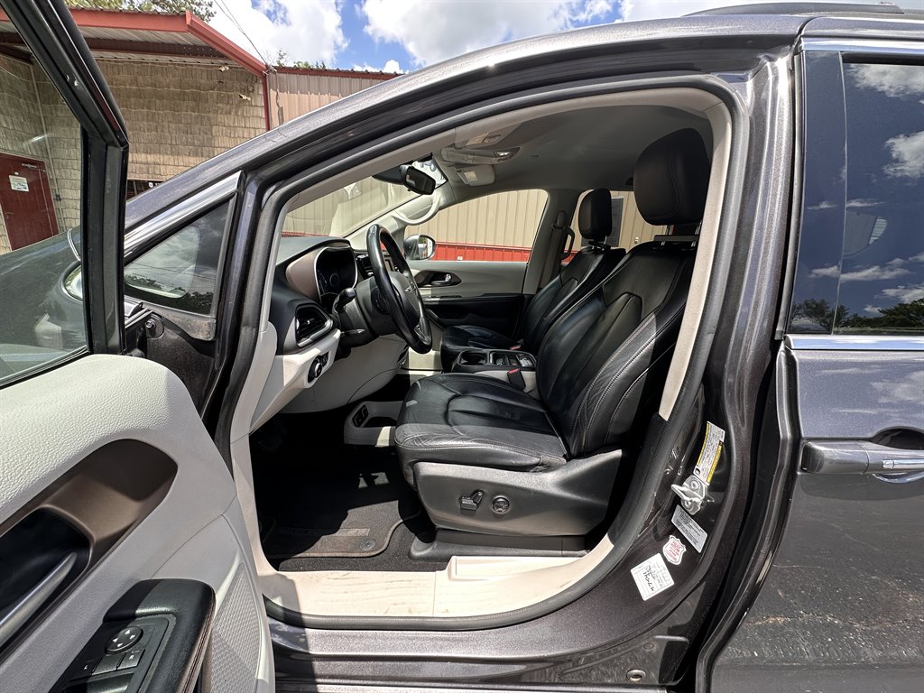 2017 Chrysler Pacifica - $13,500