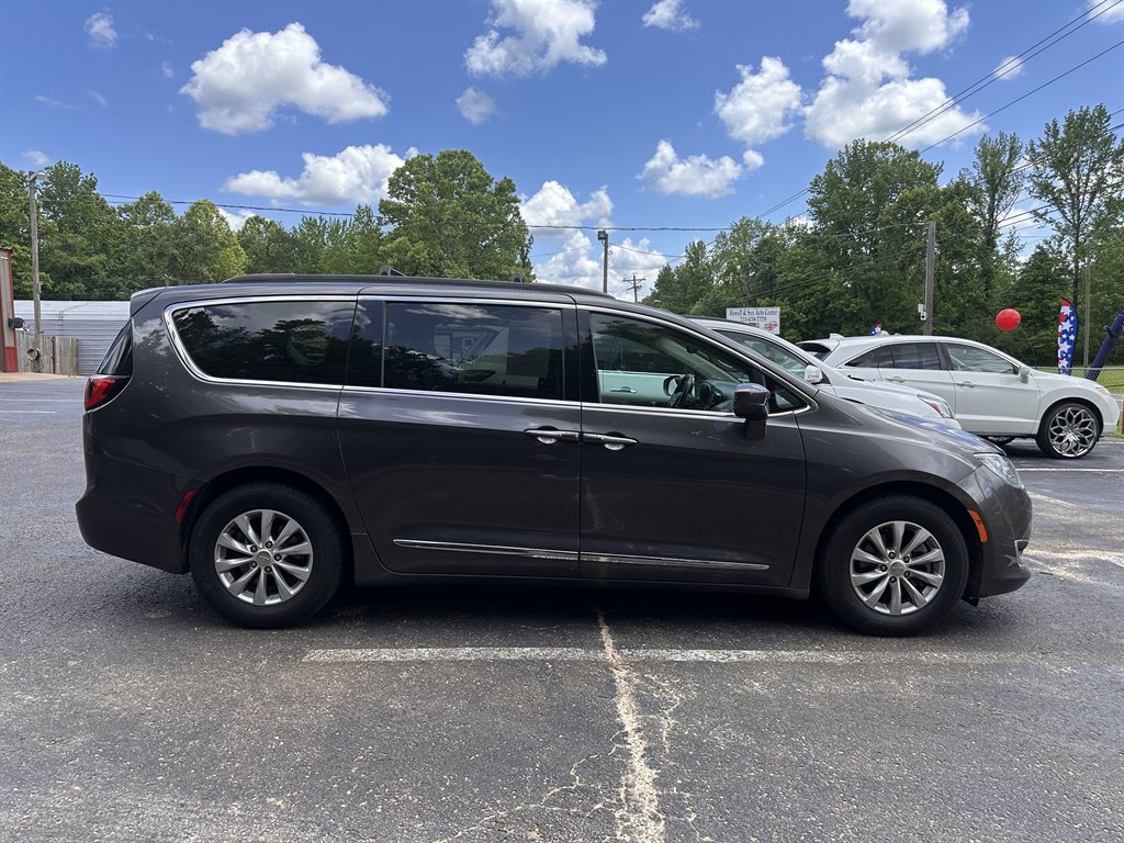2017 Chrysler Pacifica - $13,500